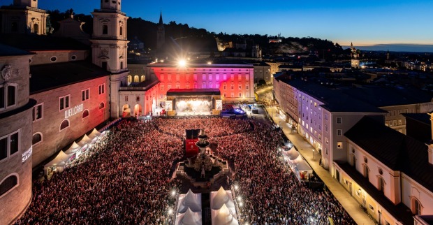 Sting spielt am 4. Juni 2027 am Salzburger Residenzplatz.