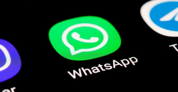 WhatsApp-Icon auf einem Smartphonebildschirm
