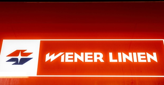 Leuchttafel der Wiener Linien deren Jahreskarte ab 2027 einen neuen Preis bekommt