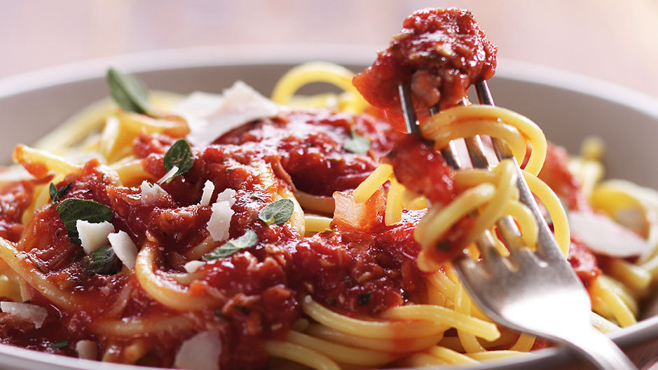 Spaghetti mit Tomaten-Thunfisch-Sauce | weekend.at