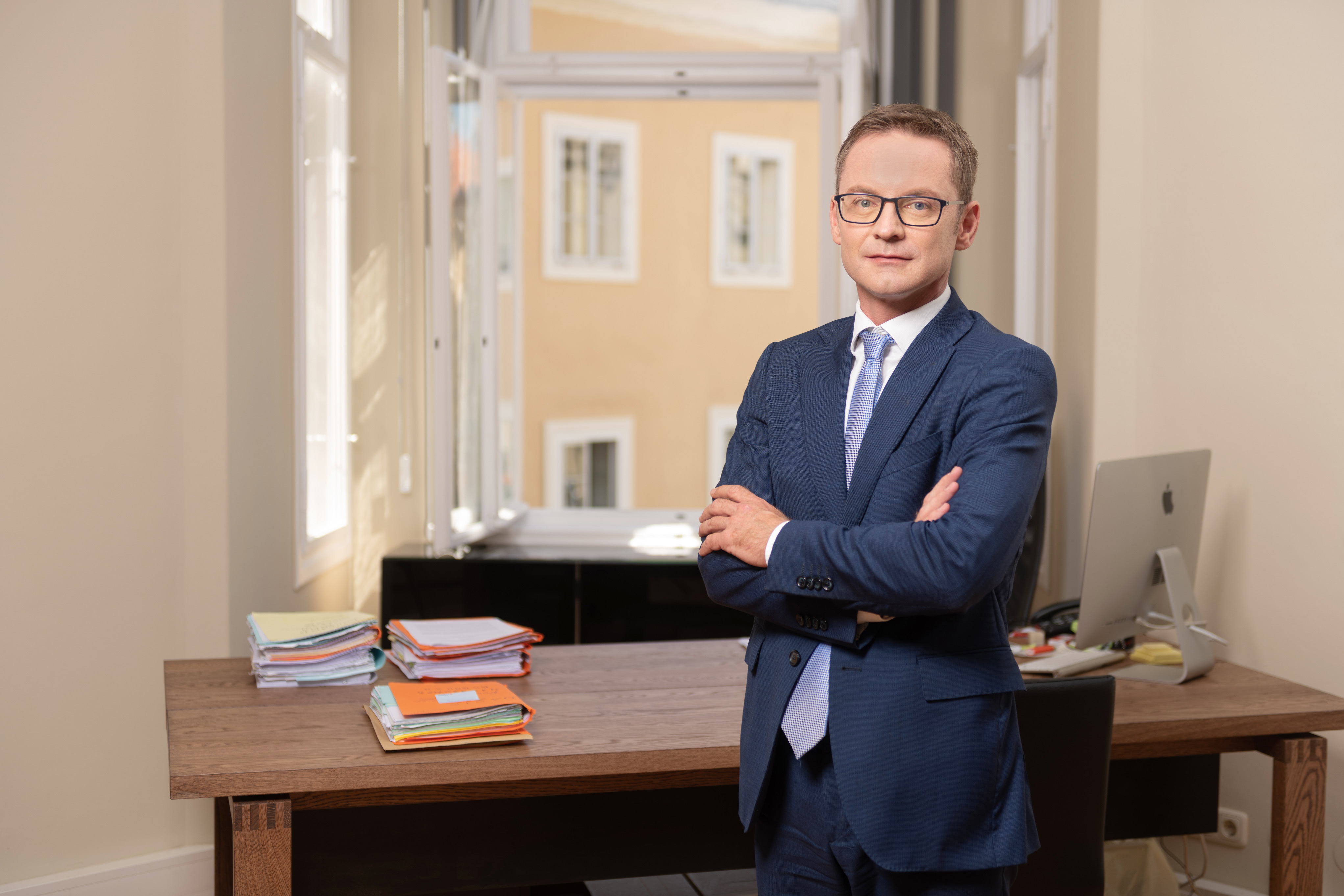 Philipp Tschernitz „Klienten, deren Schicksal mich berührt, komme ich