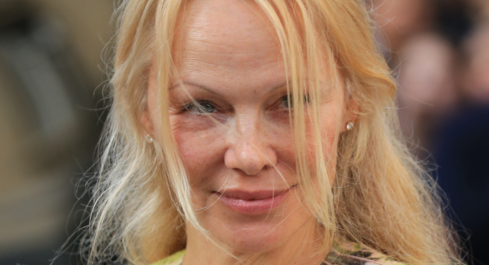 Pamela Anderson Ungeschminkt Auf Fashion Week In Paris Weekend At