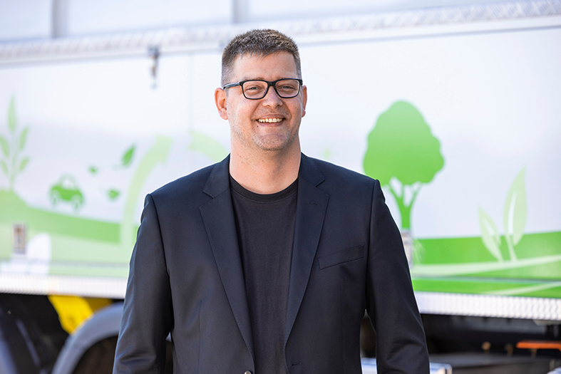 Andreas Helbok ist seit über zehn Jahren bei Helbok Kanal.services und nun Prokurist und neuer Betriebsleiter im Unternehmen in Lustenau. Andreas Helbok ist seit über zehn Jahren bei Helbok Kanal.services und nun Prokurist und neuer Betriebsleiter im Unternehmen in Lustenau.