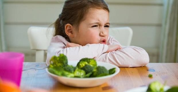 Kind verweigert Gemüse |Credit: iStock.com/Sasha_Suzi