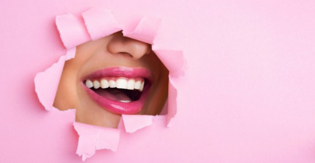Der geschminkte Mund einer Frau | Credit: iStock.com/Prostock-Studio