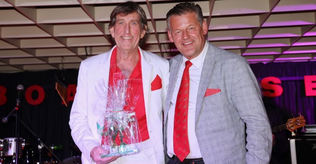 Gert Prix erhält Auszeichnung von Bürgermeister Christian Scheider