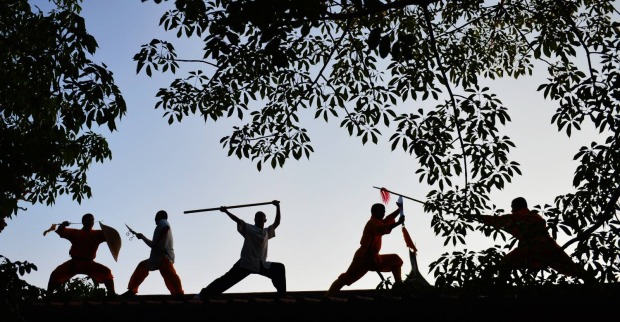 Shaolin-Mönche beim Kampftraining | Credit: Wei Peiquan / Action Press / picturedesk.com