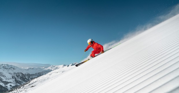 Skifahrer saust einen Berg hinunter | Credit: Christoph Johann