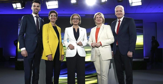 Die Spitzenkandidaten der niederösterreichischen Landtagswahlen vor der Kulisse eines ORF-Studios