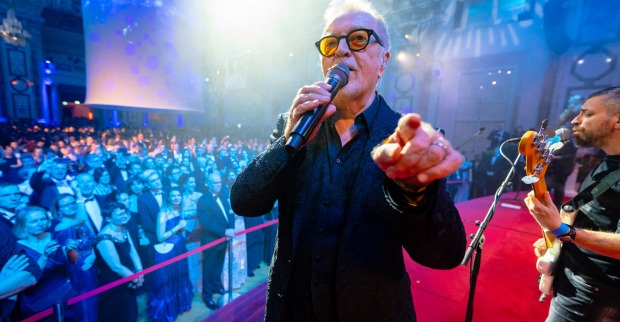 Umberto Tozzi singt am Ball der Wiener Wirtschaft | Credit: Christian Hofer